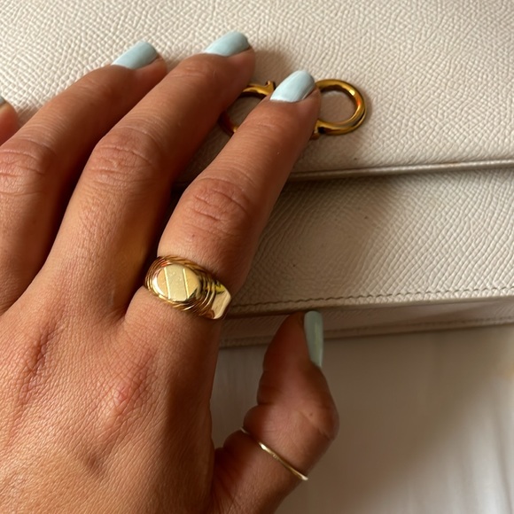 18k Ring size 8 - Picture 2 of 4